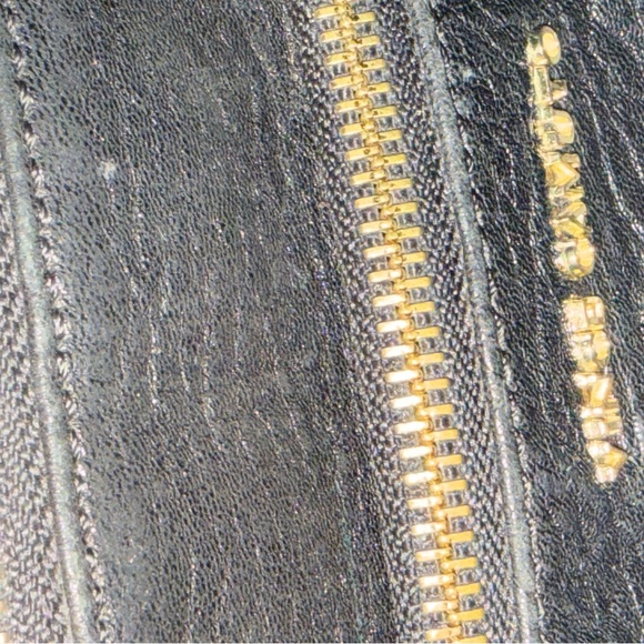 Vince Camuto Lizel Convertible Leather Black Textured Shoulder/Crossbody Bag - Picture 11 of 16